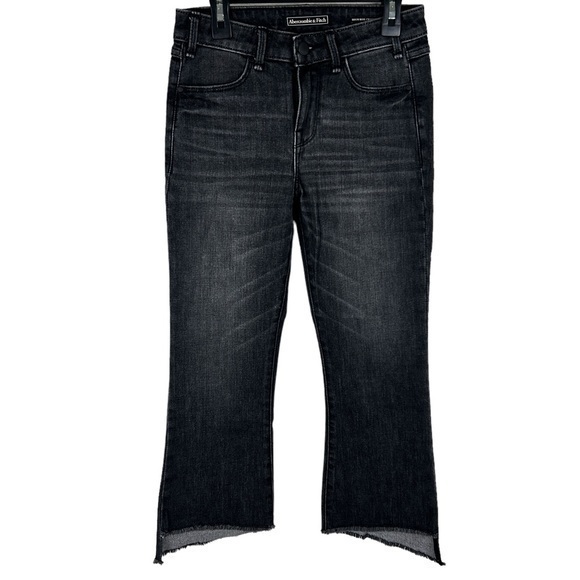 Abercrombie & Fitch High Rise Cropped Flare Jean Black Wash Raw Hem 24 short - Picture 3 of 7